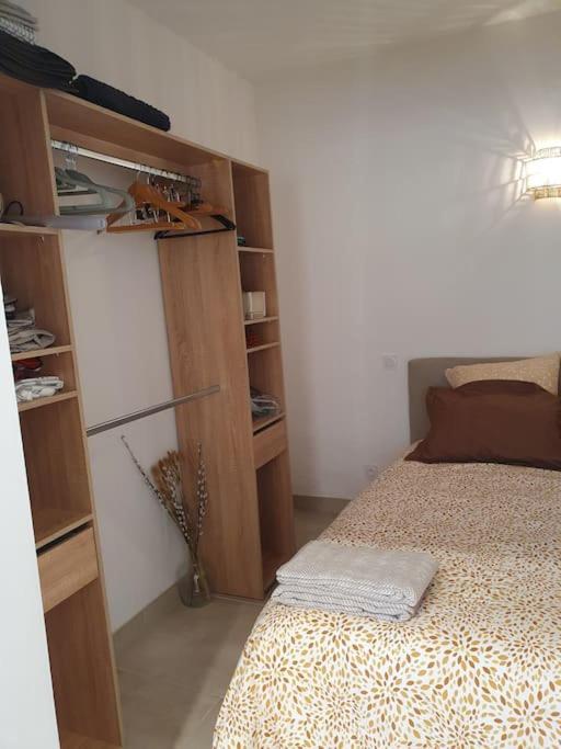 Apartment 30 M De La *